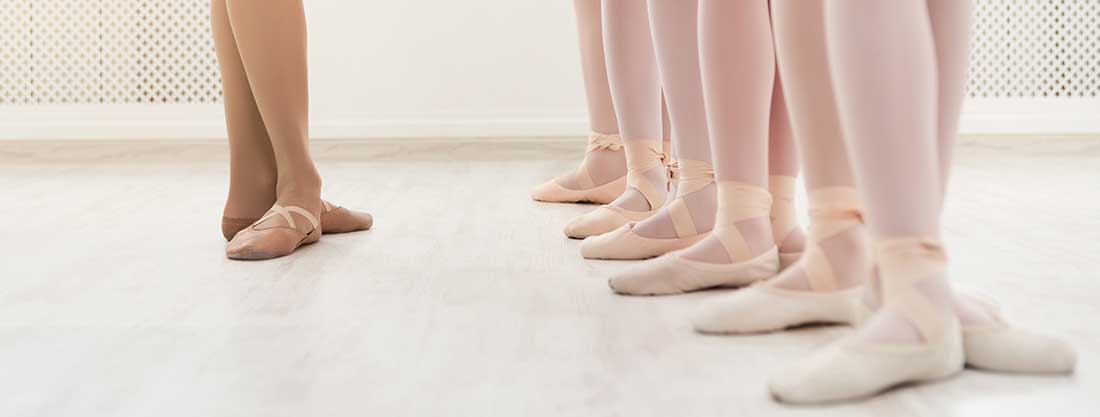 class of ballet dancers